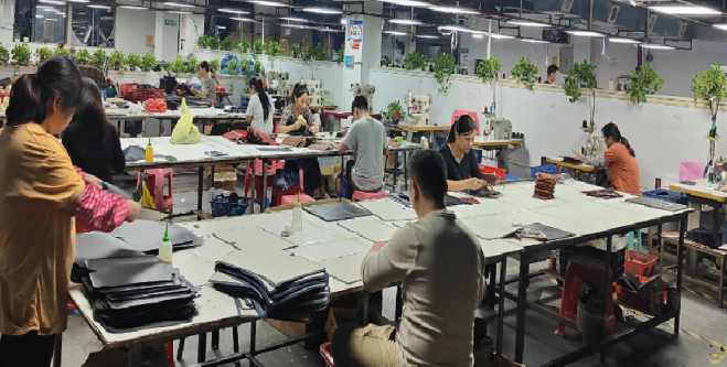 Top 5 Wholesale Clutch Bag Manufacturers In the USA